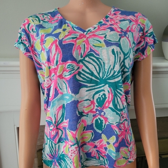 Lilly pulitzer Hartwell Boxy LINEN V- neck top. - Picture 2 of 11